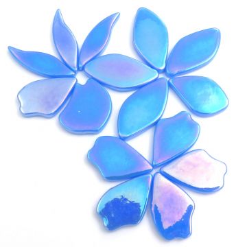 Pearlised Fallen Petals: True Blue 066P: 50g