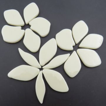 Fallen Petals: Ivory Bis98: 50g