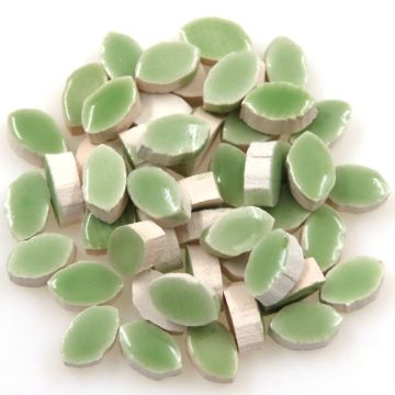 8mm Mini Petal: Soft Green, WG06 (+/-50 pieces)